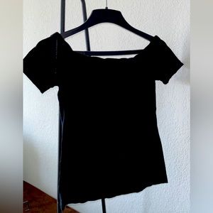 Off the shoulders black dress shirt. Size large